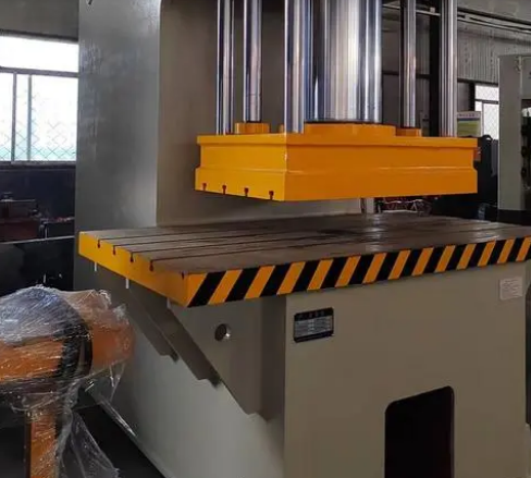 400噸單柱液壓機(jī)(C型400噸單臂壓力機(jī))